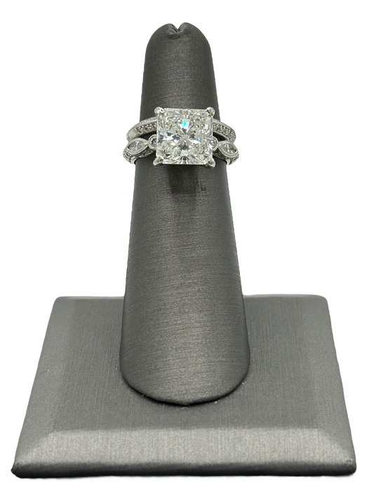 Simon G. Signed Square Radiant Cut Diamond Ring With Matching Band