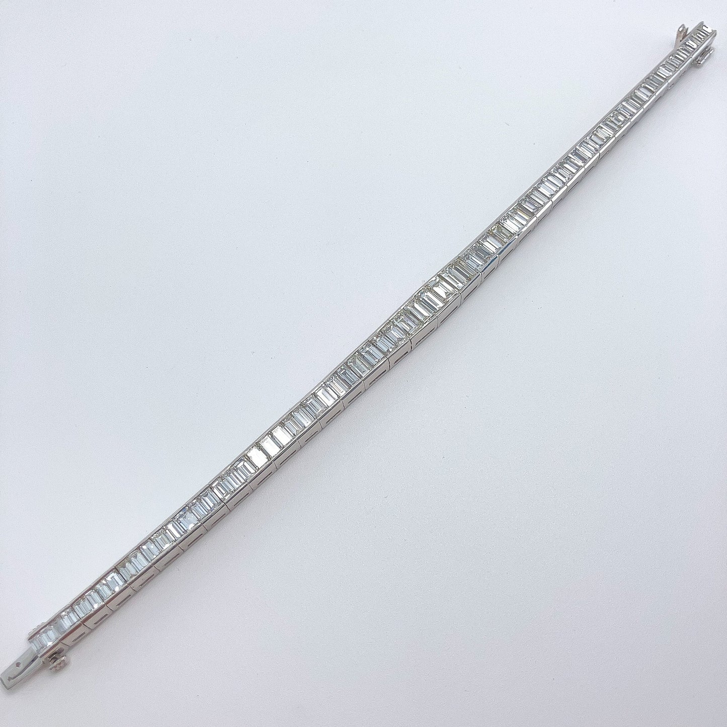º 15.50cts Channel Set Baguette Diamond Tennis Bracelet, Platinum - Forever Rox