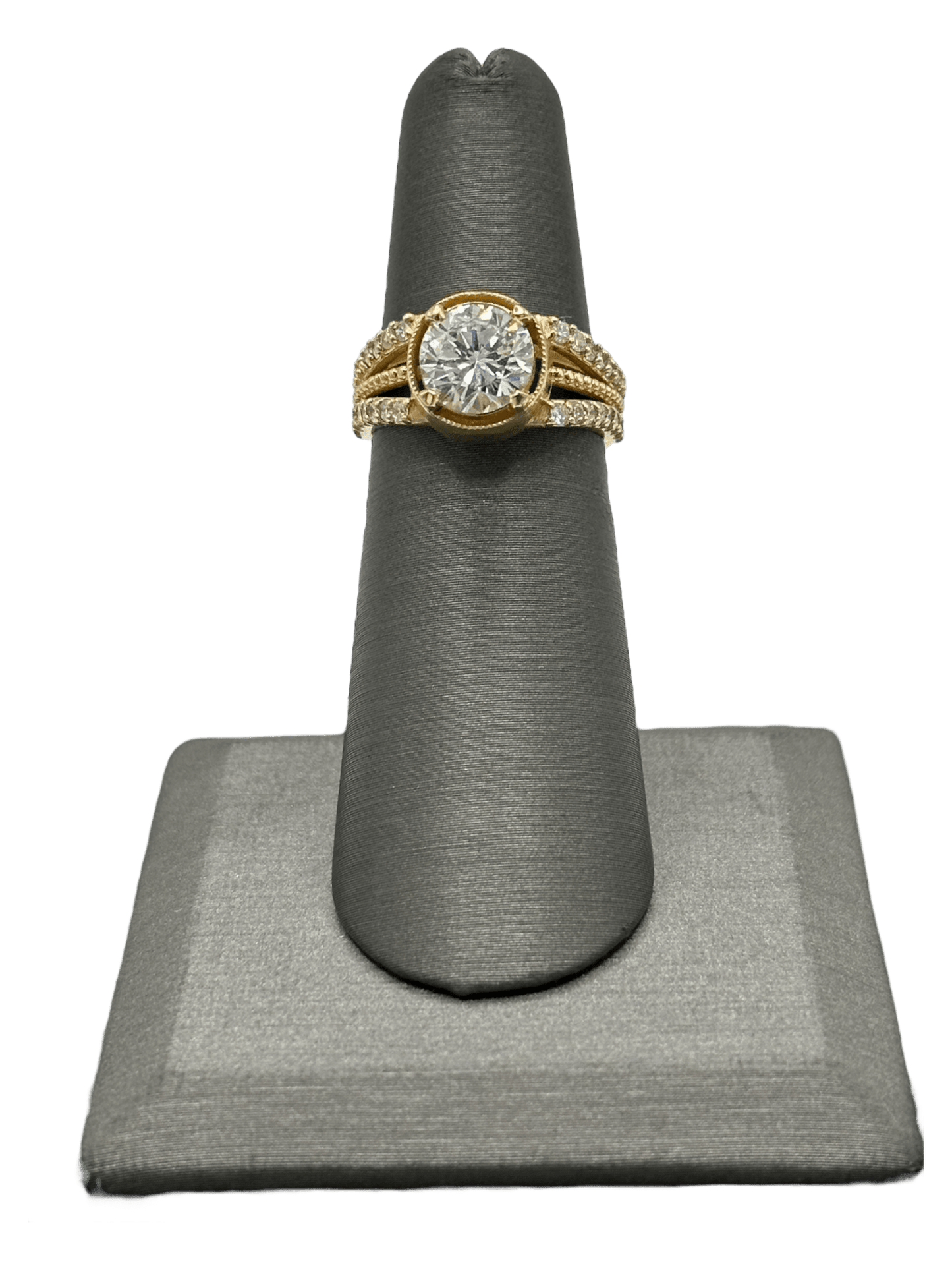 Round Brilliant Cut Diamond Bridal Rang With Three Split Shank And Milgrain Design - Forever Rox