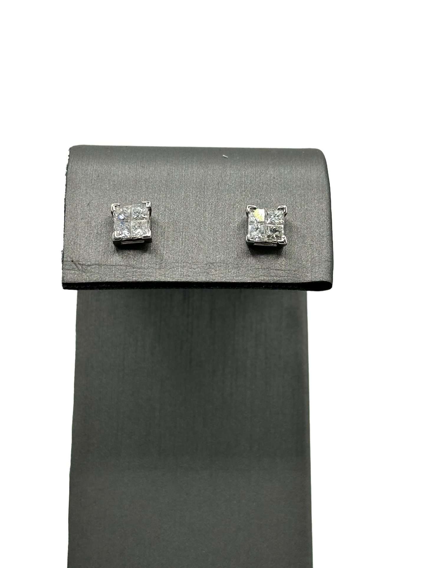 Four Invisible Set Set Princess Cut Diamond Studs