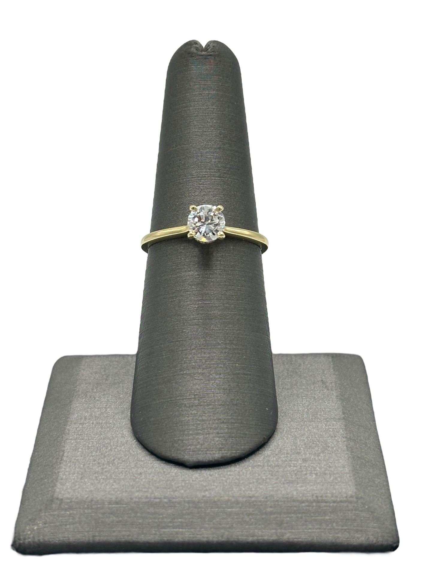 Round Dimond Bridal Ring With Diamond Around Head