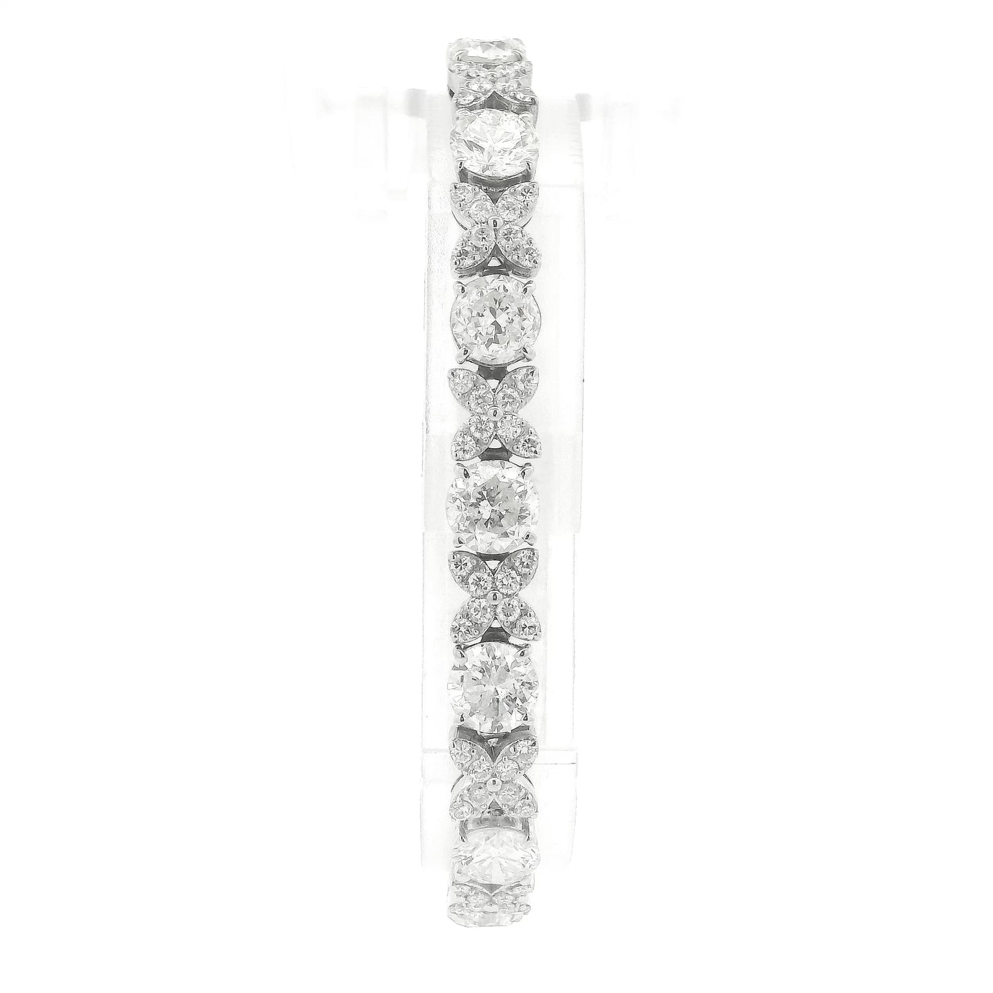 A White Gold X&O with round cut diamonds for the O and melle round cut diamonds for the X at Forever Rox Fine Jewelry, Lake Tahoes Best Jewelry Store
