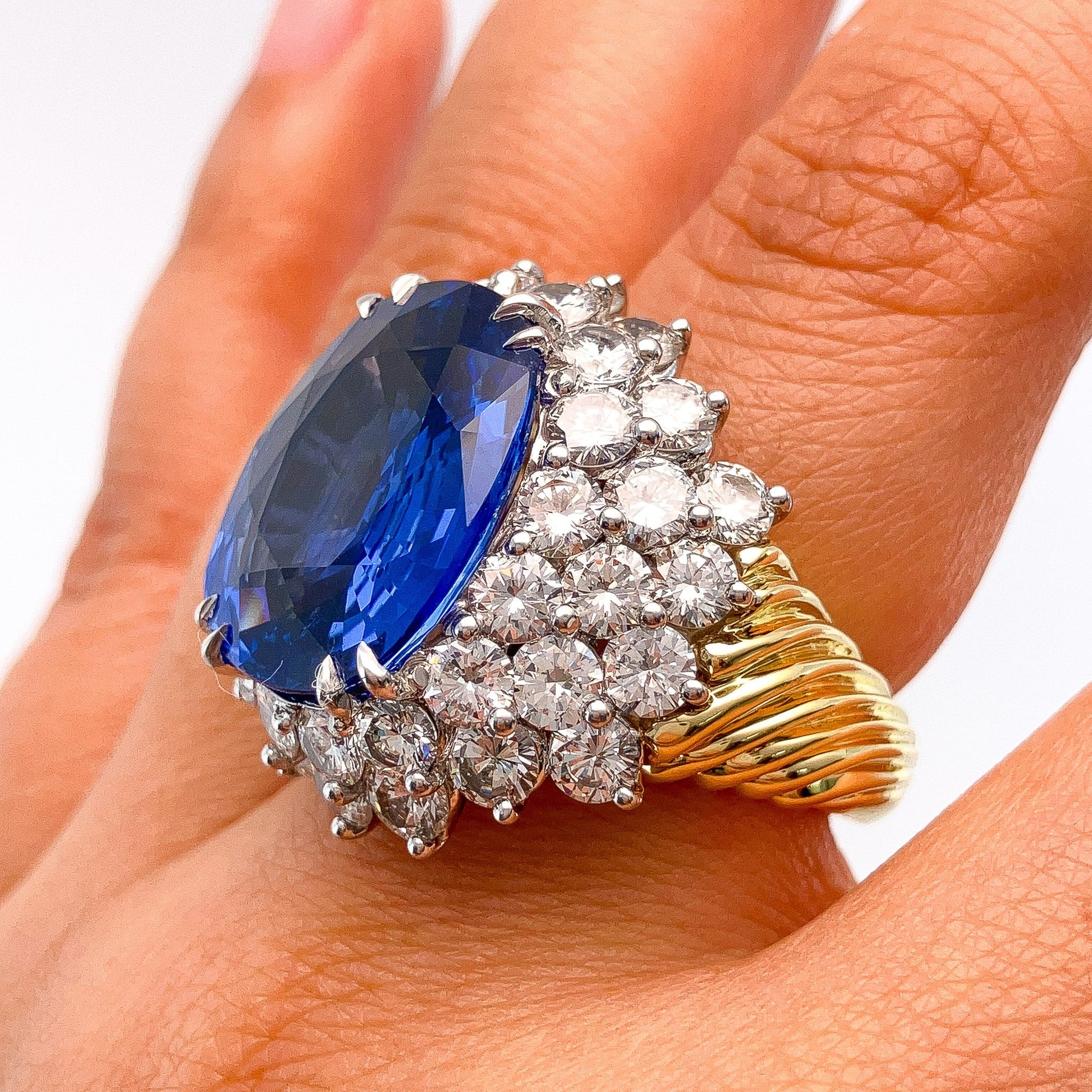 º 13.10ct Sapphire & Diamond Cluster Ring, 18k & Platinum - Forever Rox