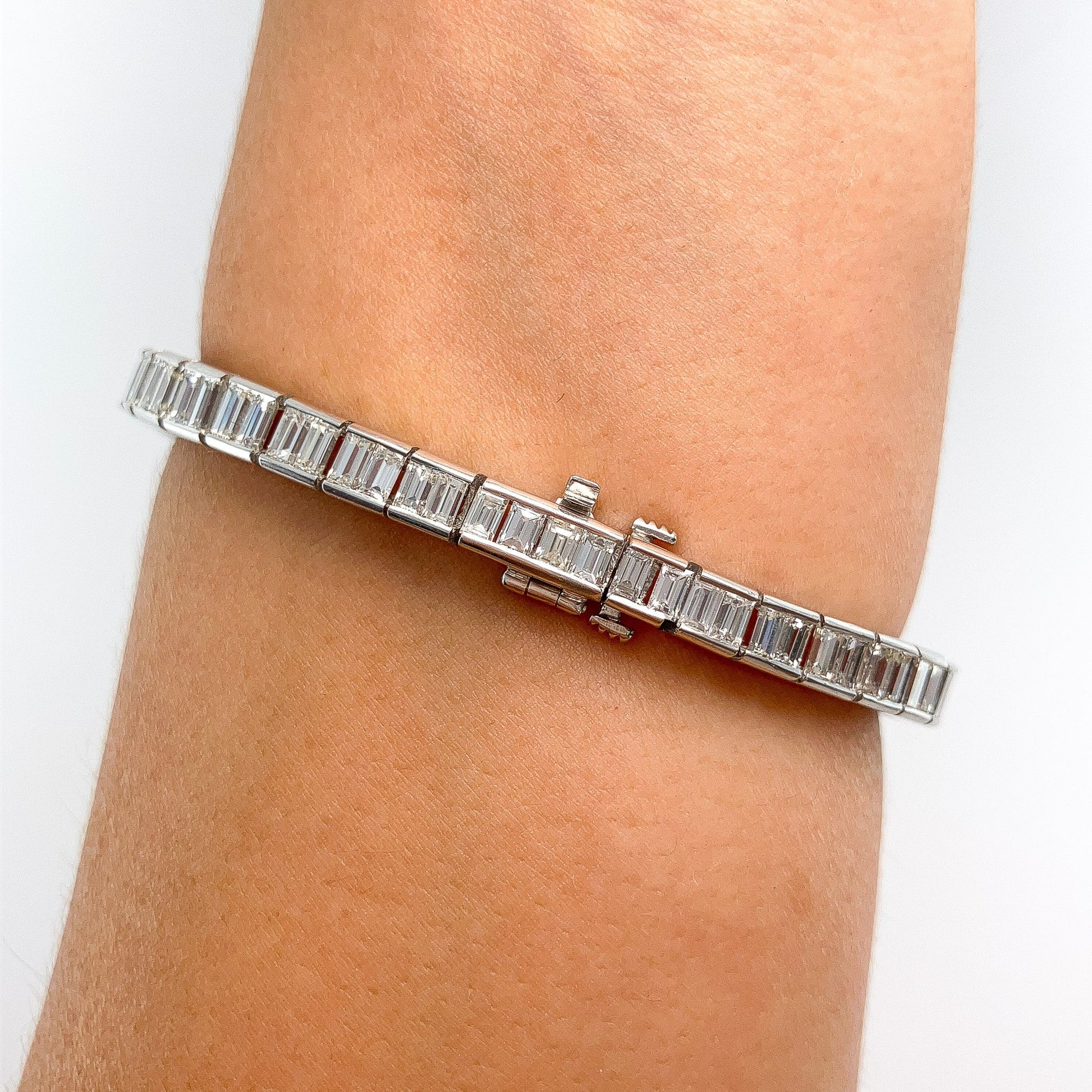 º 15.50cts Channel Set Baguette Diamond Tennis Bracelet, Platinum - Forever Rox