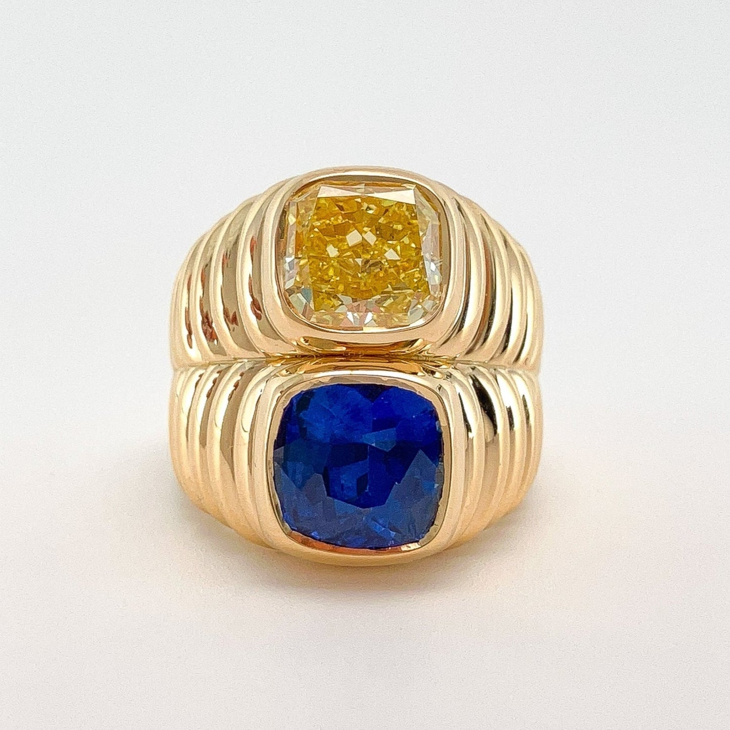 º 2.54ct Fancy Vivid Yellow Diamond + 4.60ct Sri Lanka Sapphire Two - Stone Ring, 18k - Forever Rox