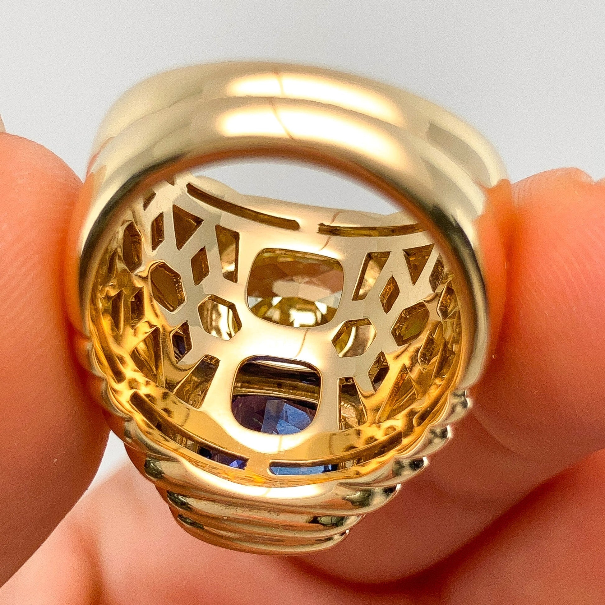 º 2.54ct Fancy Vivid Yellow Diamond + 4.60ct Sri Lanka Sapphire Two - Stone Ring, 18k - Forever Rox