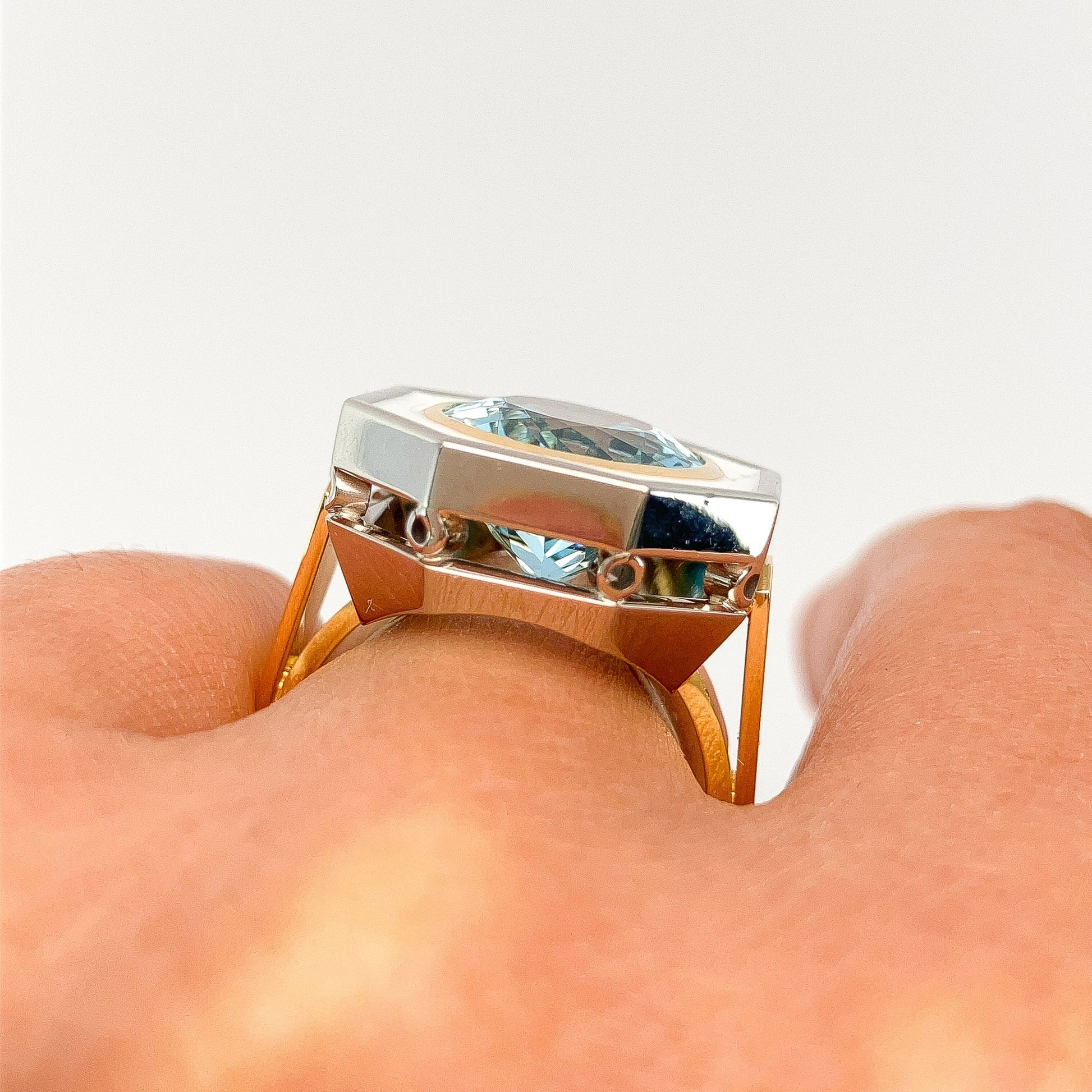 º Aquamarine & White Enamel Ring, 18k - Forever Rox