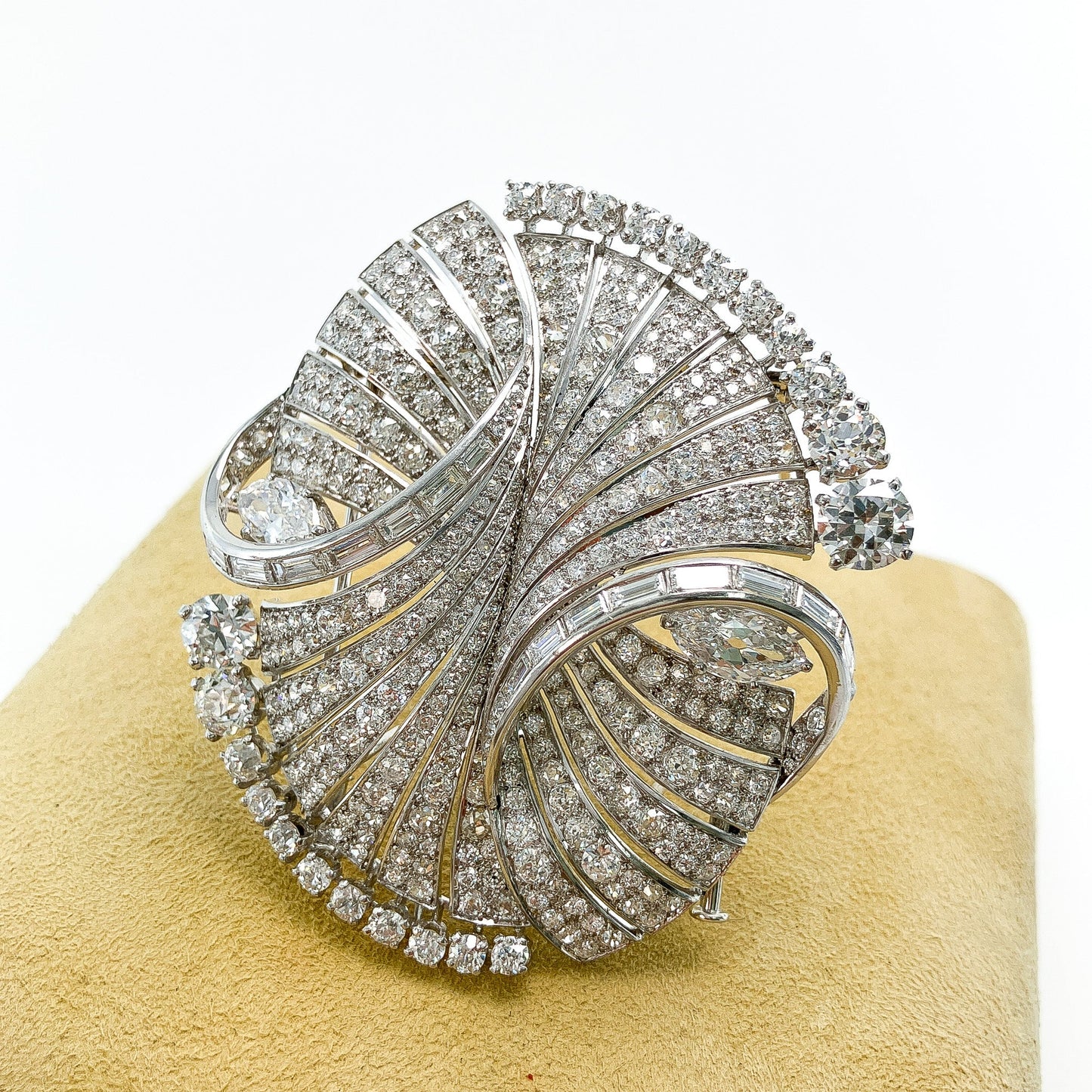 º Art Deco Diamond Dress Clips by Boucheron, Platinum - Forever Rox