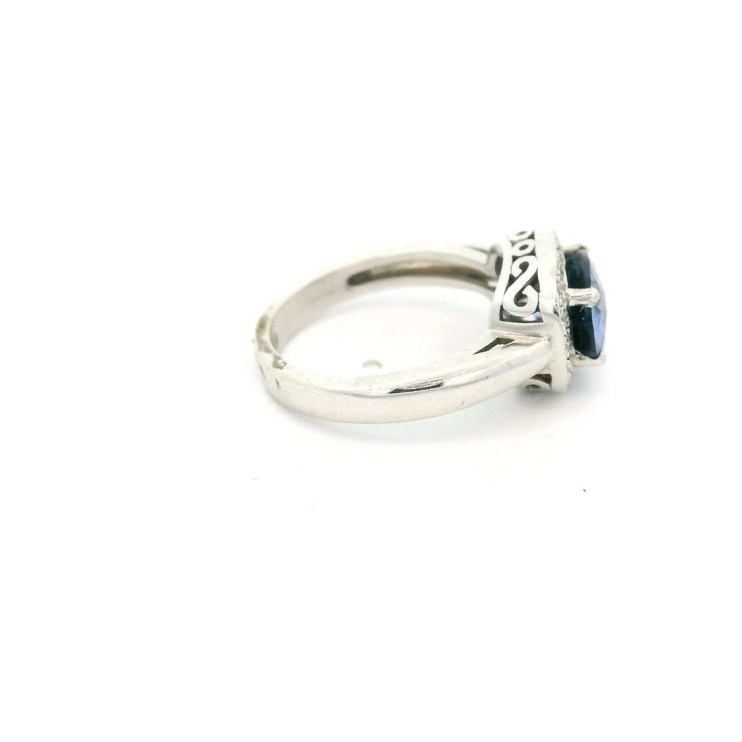 Oval Tanzanite & Diamond Ring - Forever Rox Fine Jewelry