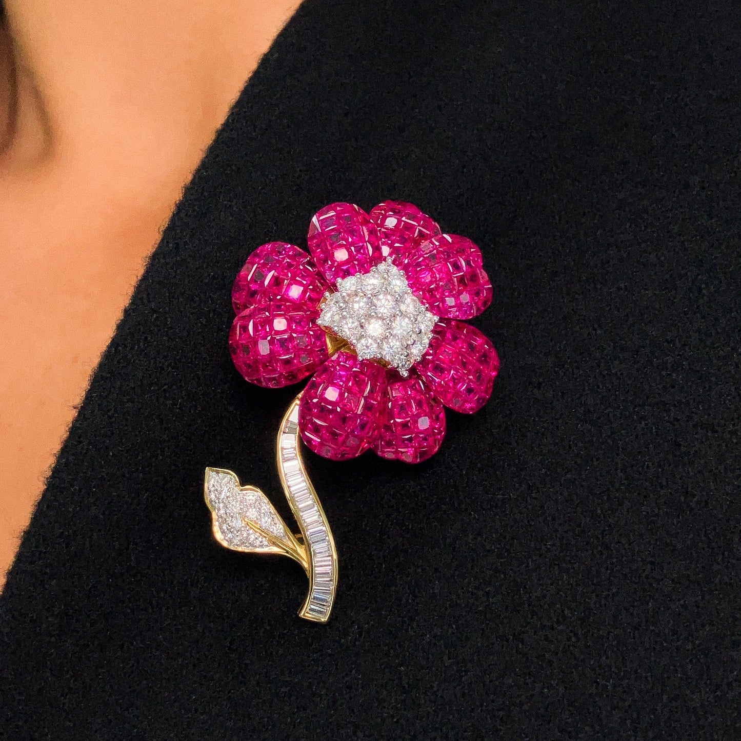 Vintage Invisible Set Ruby & Diamond Flower Pin, 18k º - Forever Rox