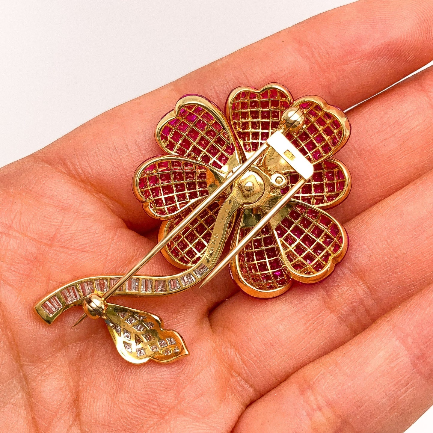 Vintage Invisible Set Ruby & Diamond Flower Pin, 18k º - Forever Rox