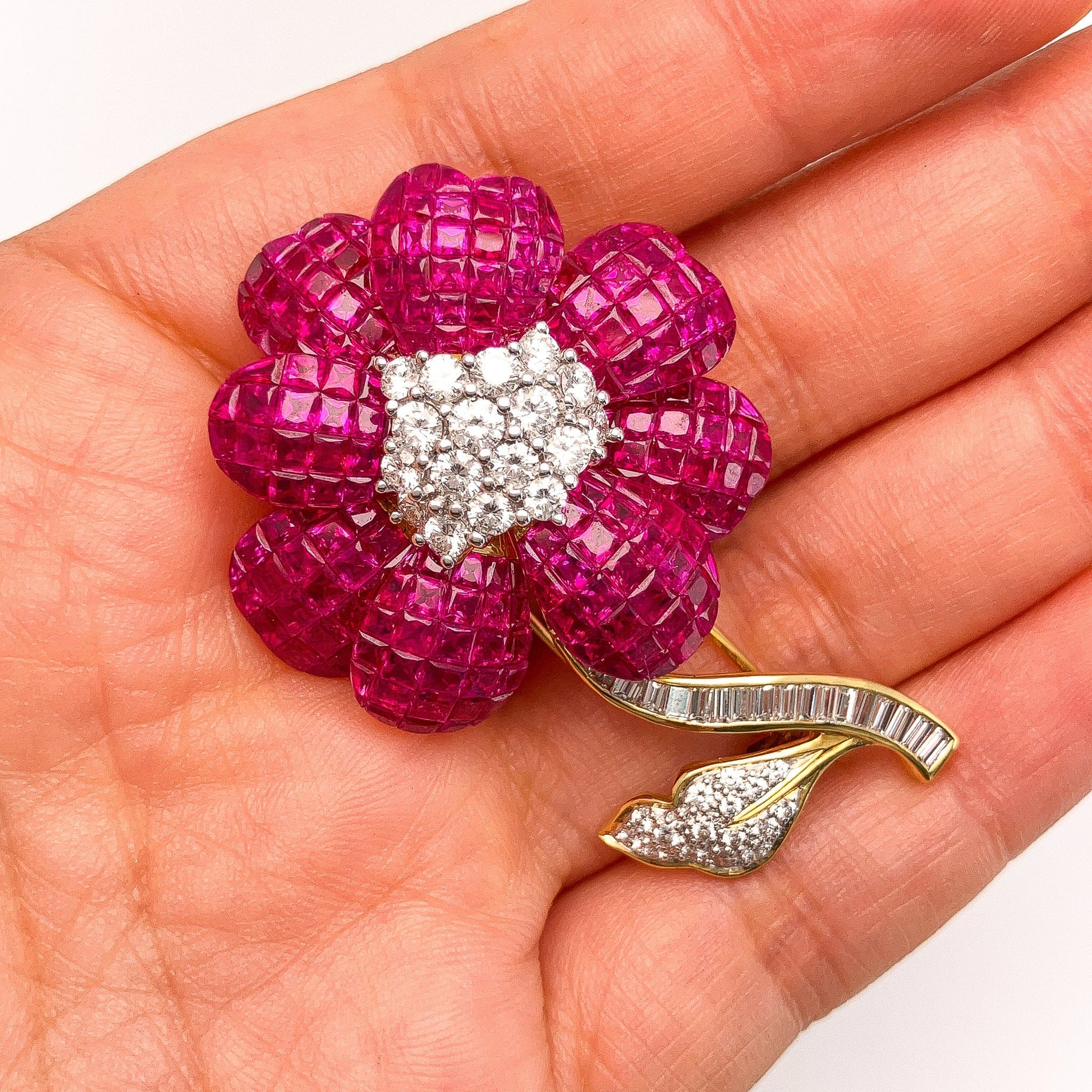 Vintage Invisible Set Ruby & Diamond Flower Pin, 18k º - Forever Rox