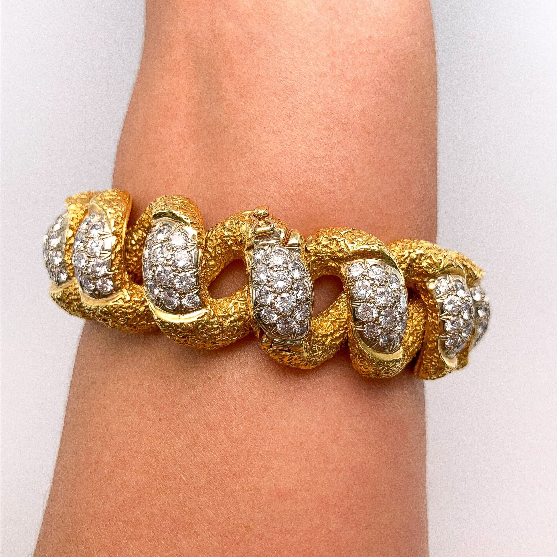 Vintage Textured Curved Link Bracelet, 18k - Forever Rox